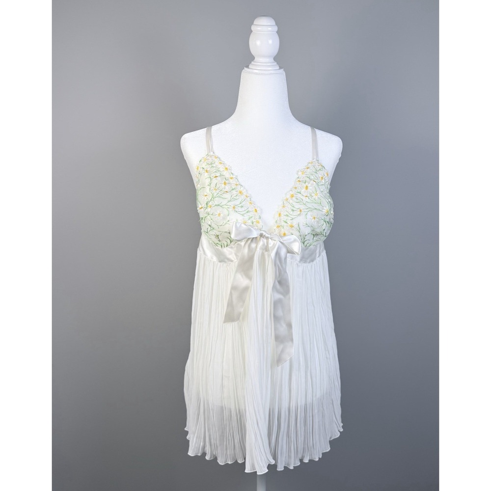 Victoria's Secret Very Sexy Daisy Chain Embroidery Pleated Babydoll Top XL NWT